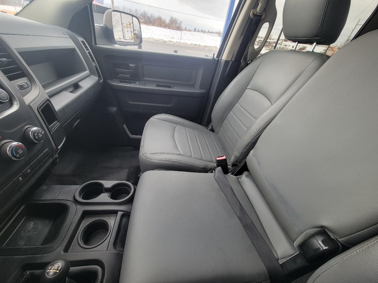 RAM 2500 Tradesman 4x4 Crew Cab 8' Box 2017