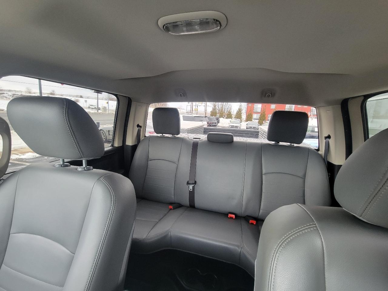 RAM 2500 Tradesman 4x4 Crew Cab 8' Box 2017