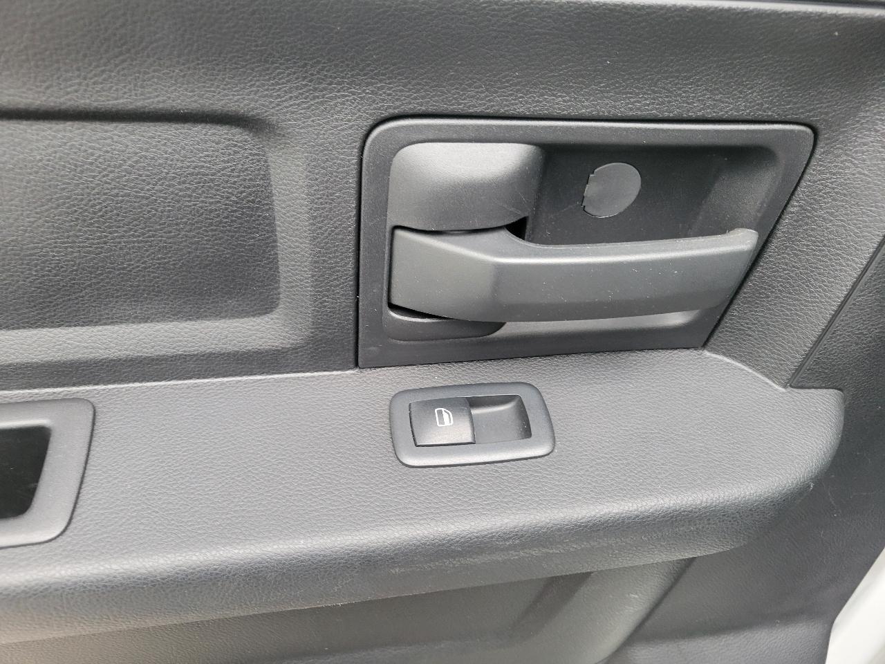 RAM 2500 Tradesman 4x4 Crew Cab 8' Box 2017