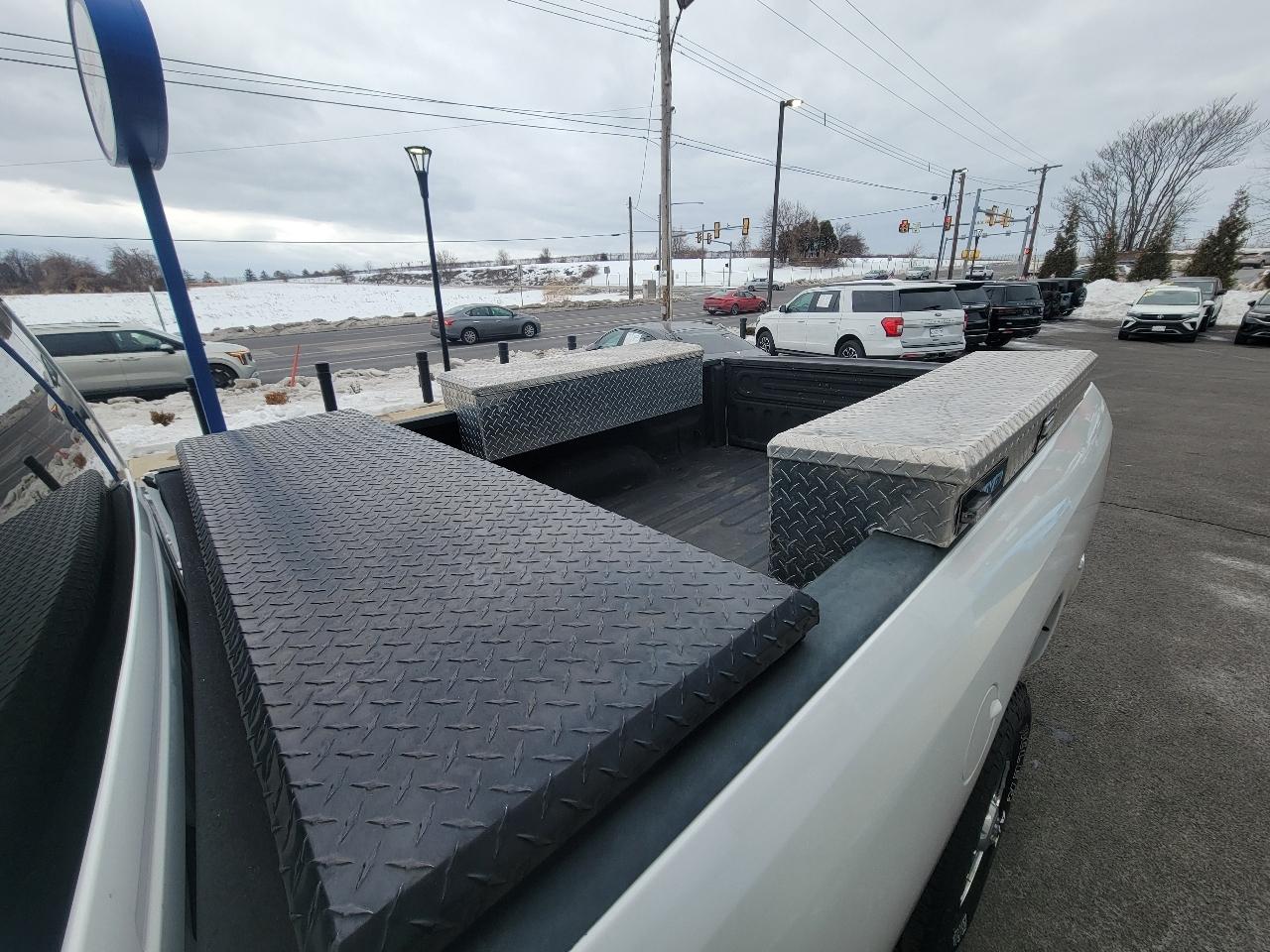 RAM 2500 Tradesman 4x4 Crew Cab 8' Box 2017