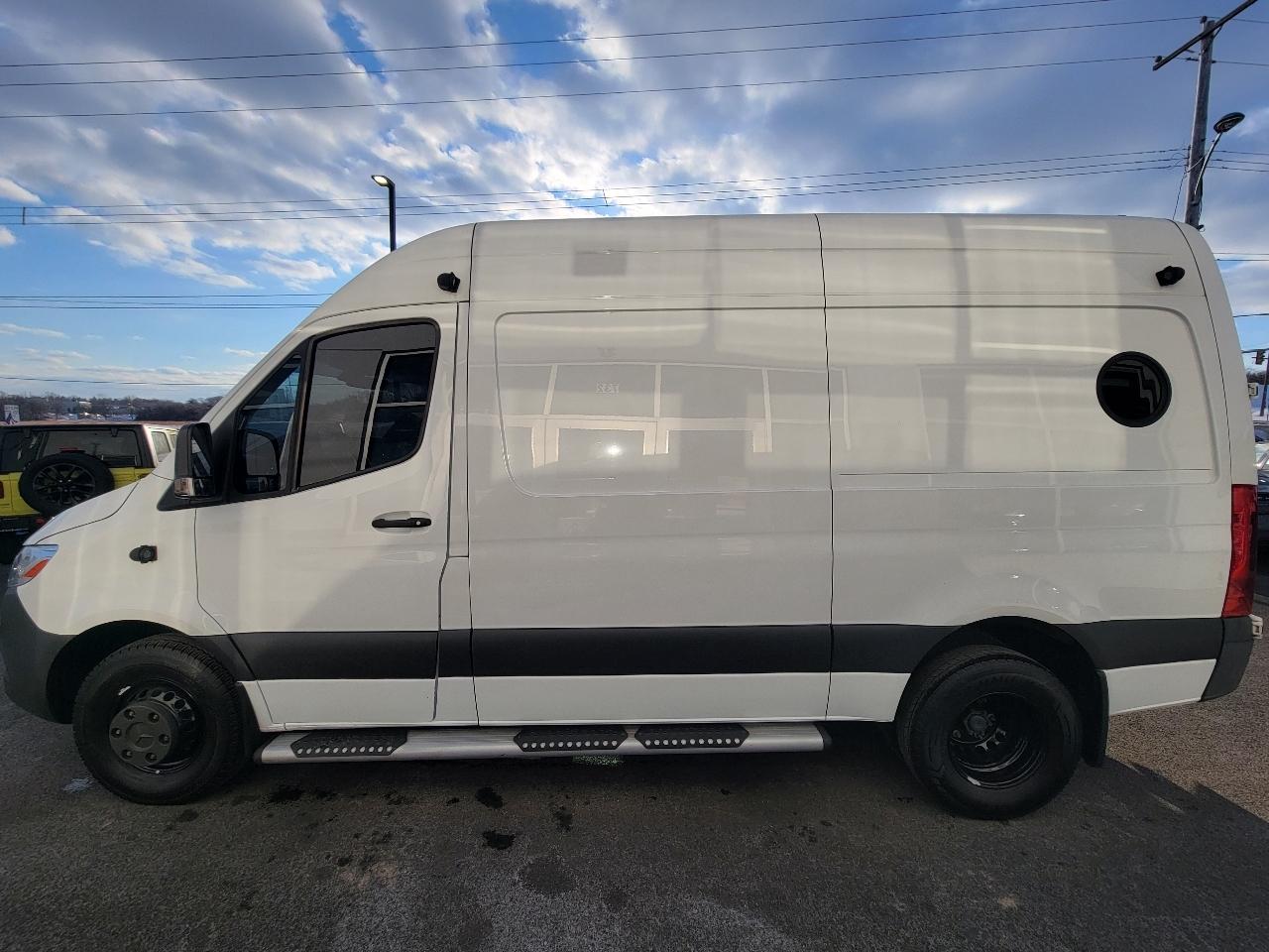 Mercedes-Benz Sprinter Cargo Van 3500 High Roof I4 144" RWD 2021