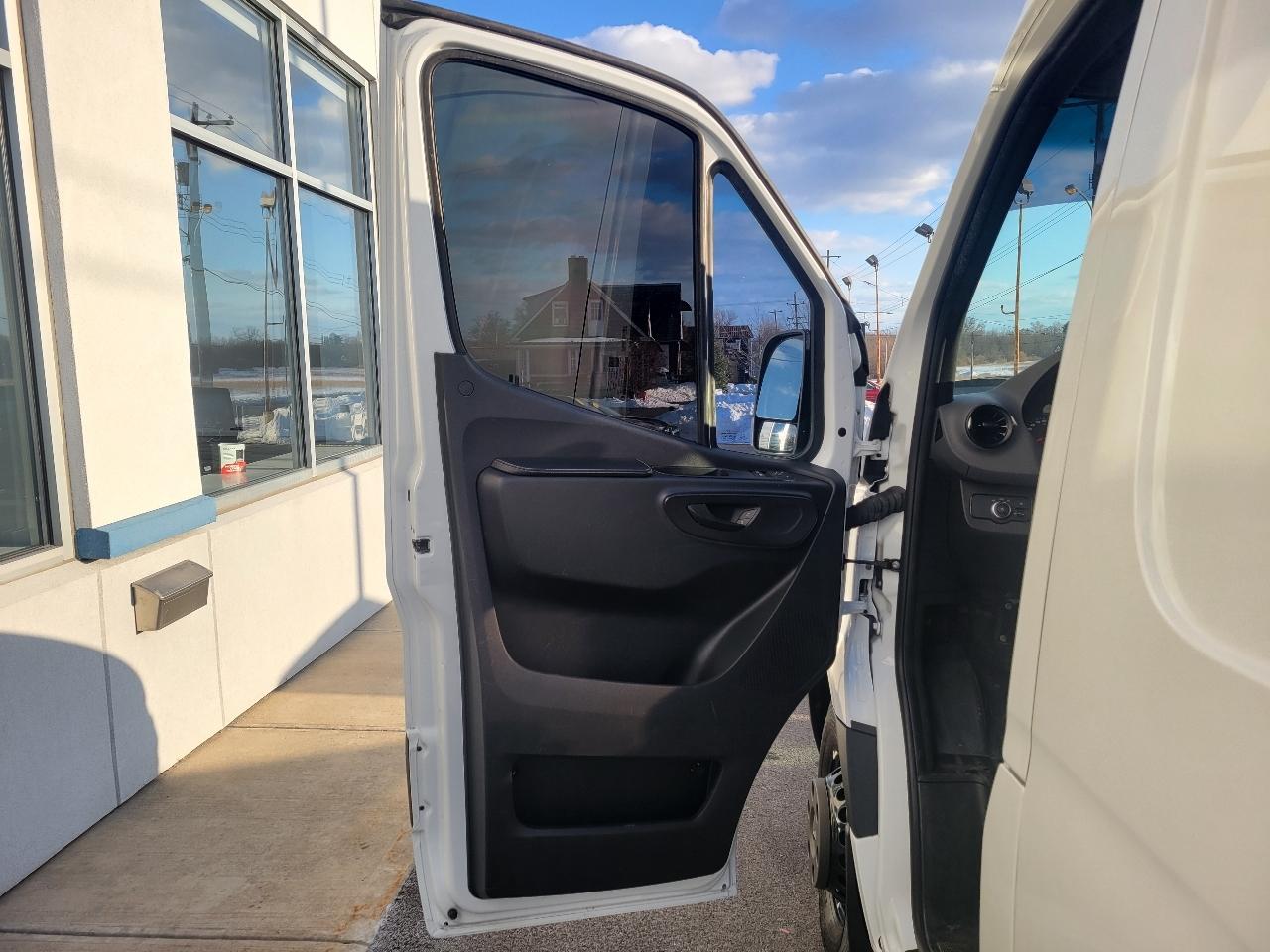 Mercedes-Benz Sprinter Cargo Van 3500 High Roof I4 144" RWD 2021