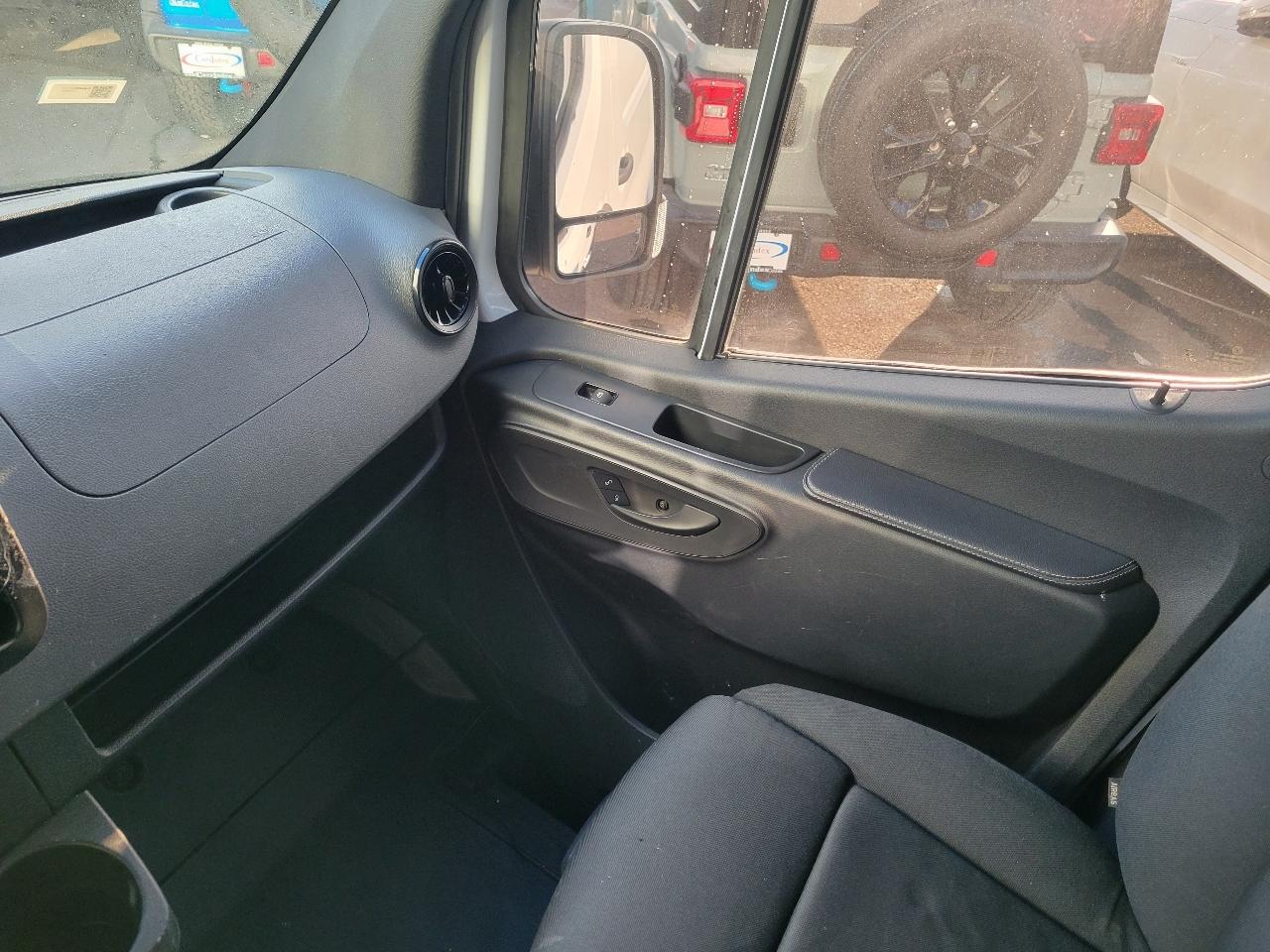 Mercedes-Benz Sprinter Cargo Van 3500 High Roof I4 144" RWD 2021