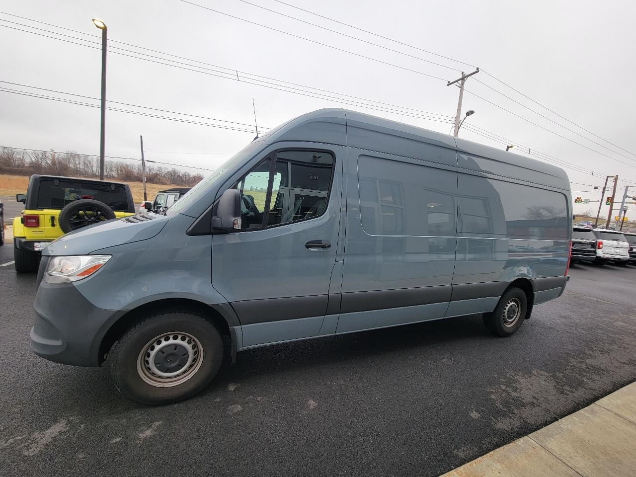 Mercedes-Benz Sprinter Cargo Van 2500 High Roof I4 Gas 170" RWD 2023