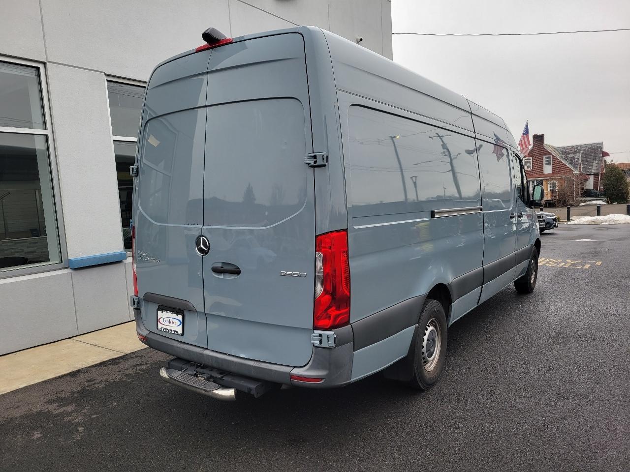 Mercedes-Benz Sprinter Cargo Van 2500 High Roof I4 Gas 170" RWD 2023