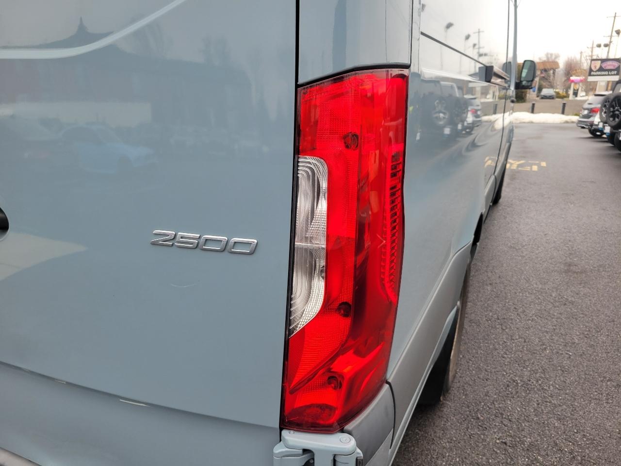 Mercedes-Benz Sprinter Cargo Van 2500 High Roof I4 Gas 170" RWD 2023