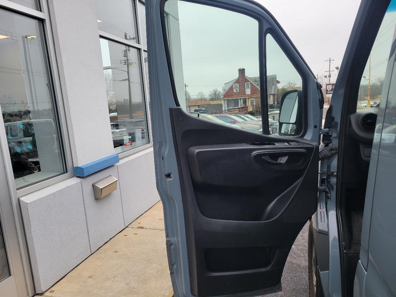 Mercedes-Benz Sprinter Cargo Van 2500 High Roof I4 Gas 170" RWD 2023