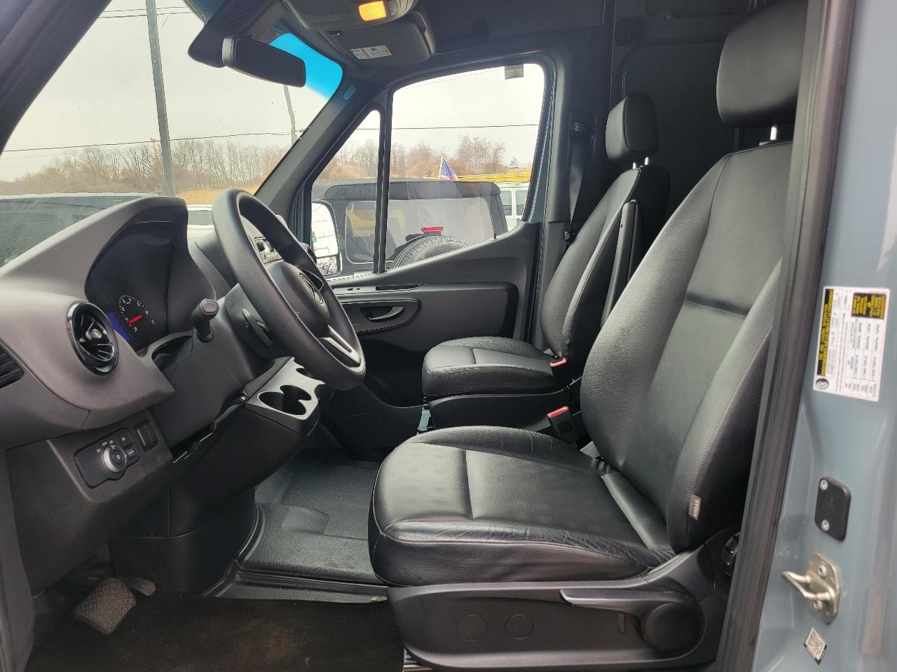 Mercedes-Benz Sprinter Cargo Van 2500 High Roof I4 Gas 170" RWD 2023