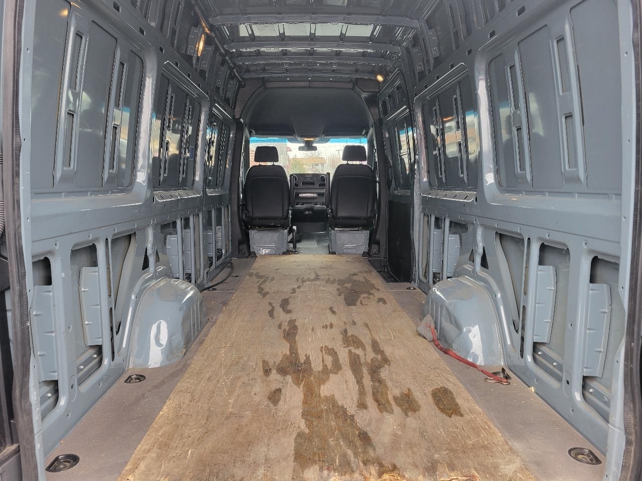 Mercedes-Benz Sprinter Cargo Van 2500 High Roof I4 Gas 170" RWD 2023