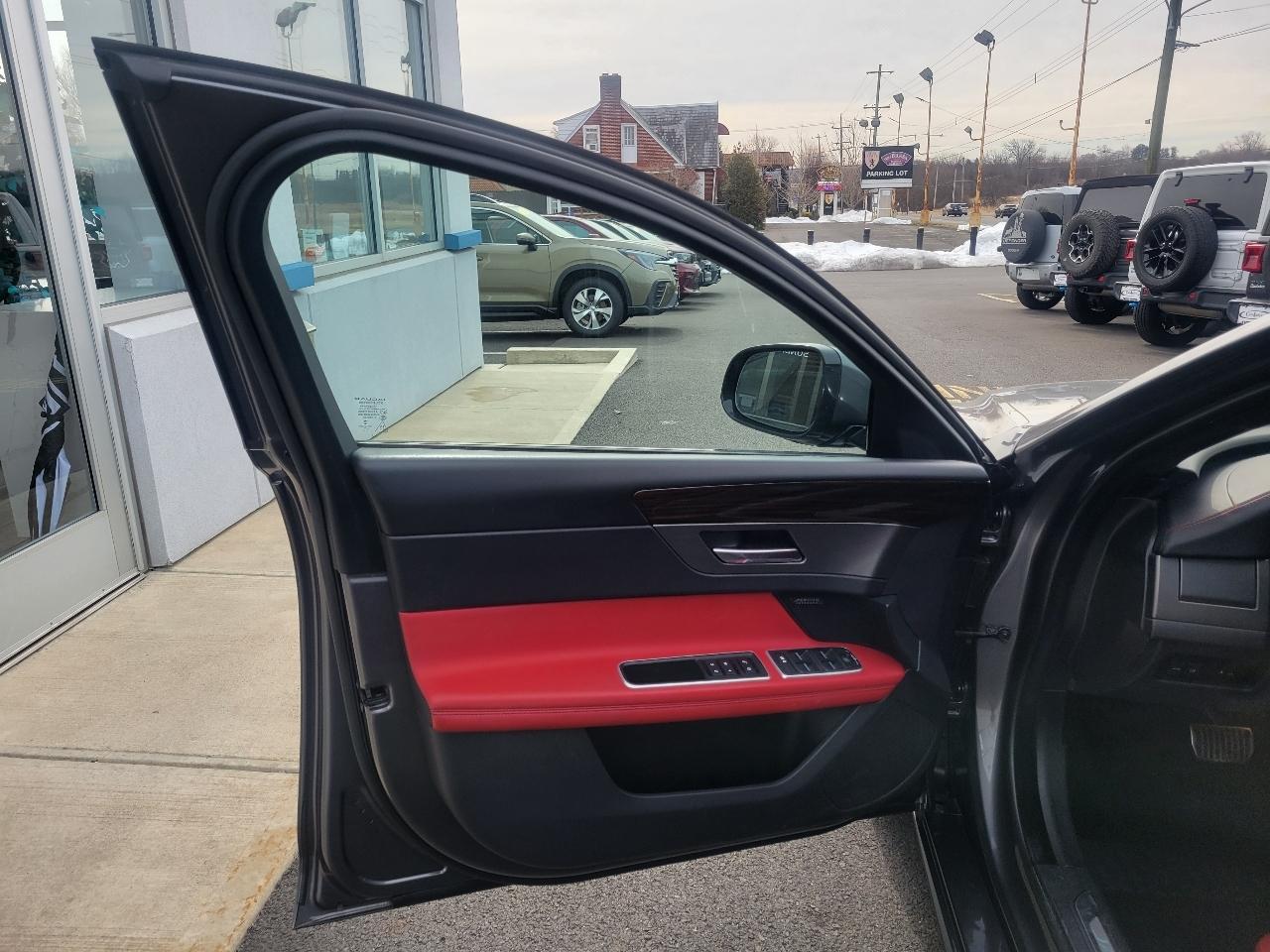 Jaguar XF Sedan S AWD 2019