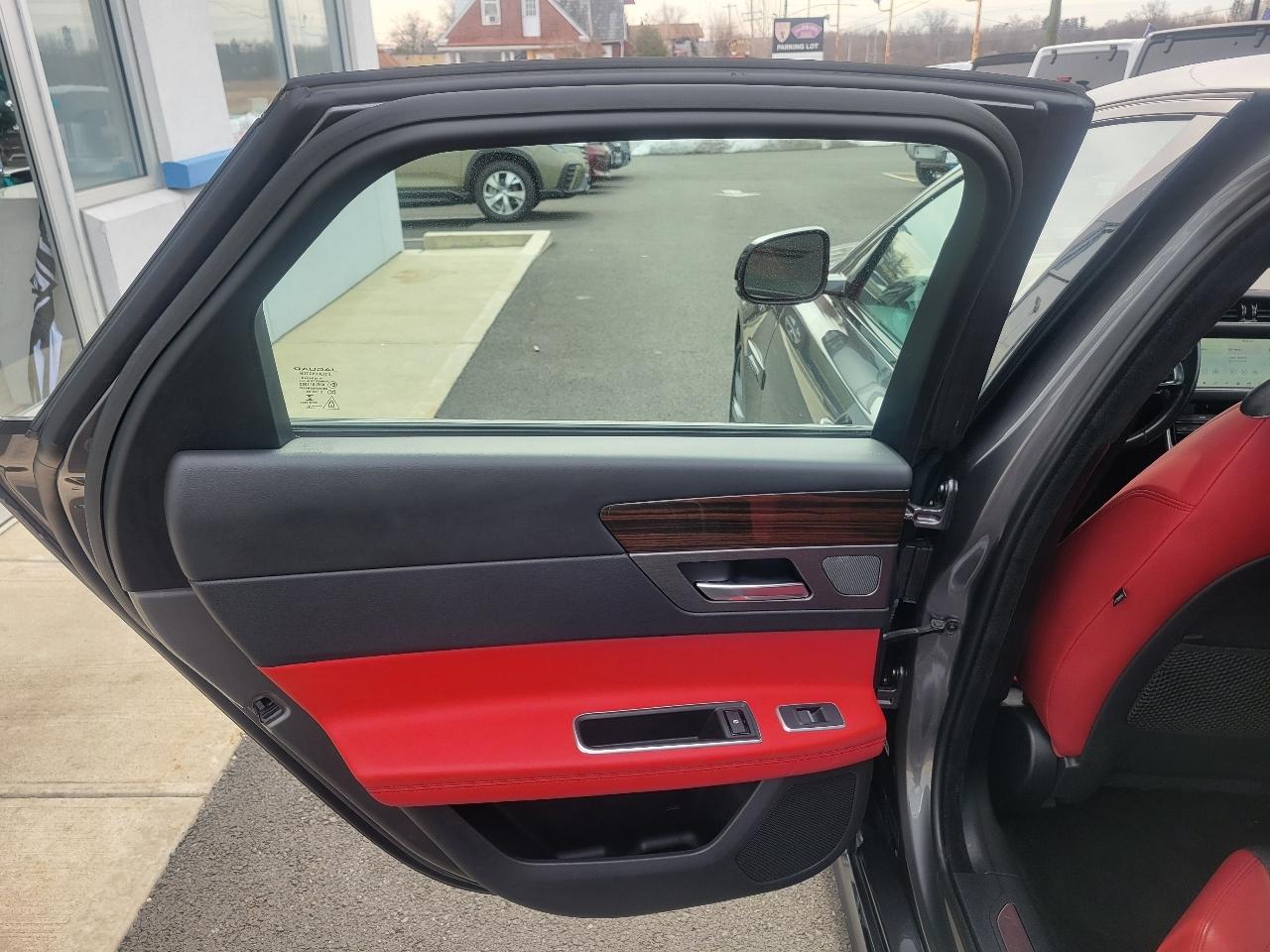 Jaguar XF Sedan S AWD 2019