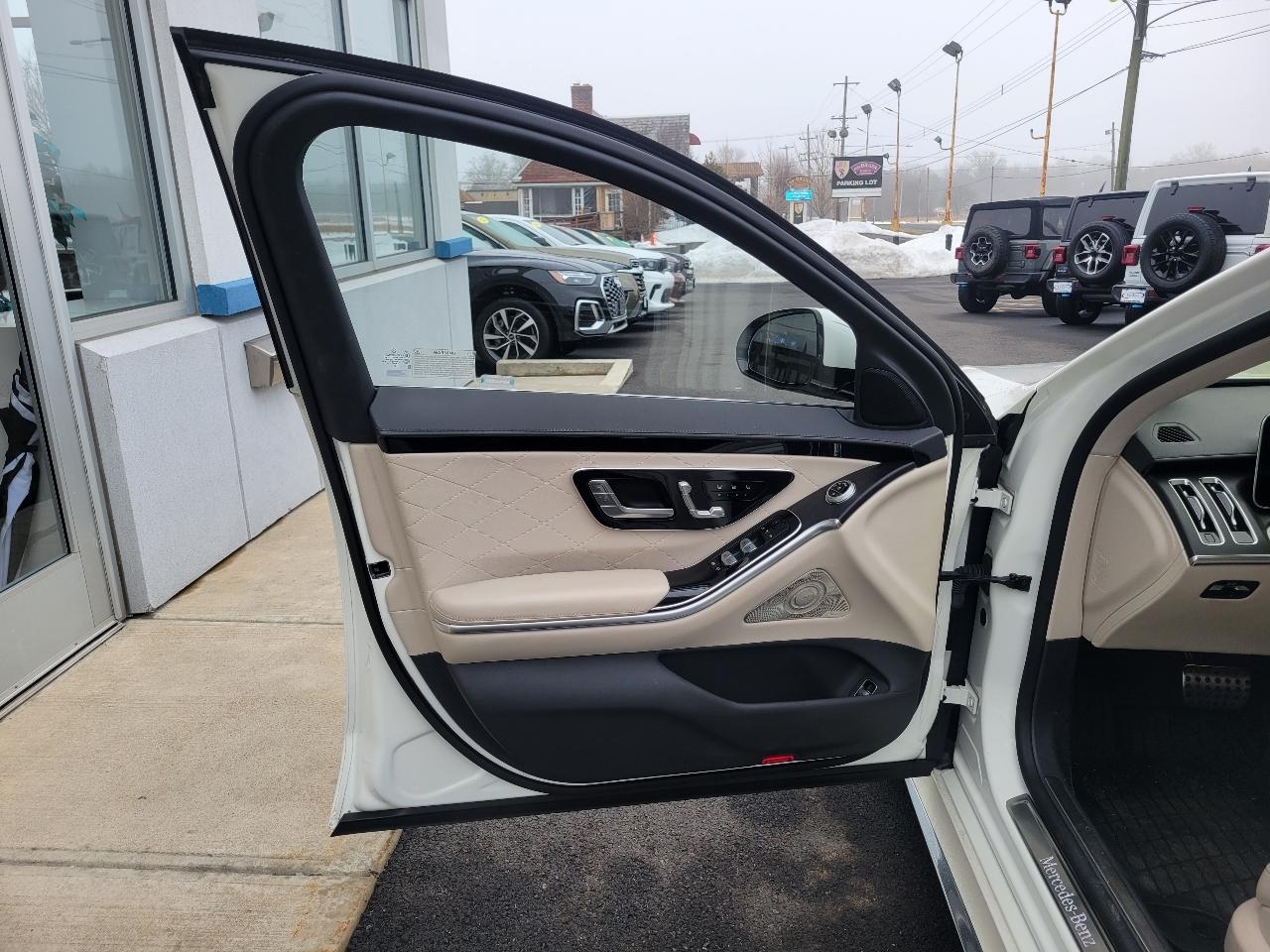 Mercedes-Benz S-Class  2022