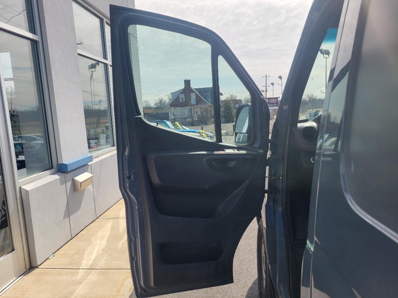 Mercedes-Benz Sprinter Van 2500 High Roof V6 170" RWD 2019