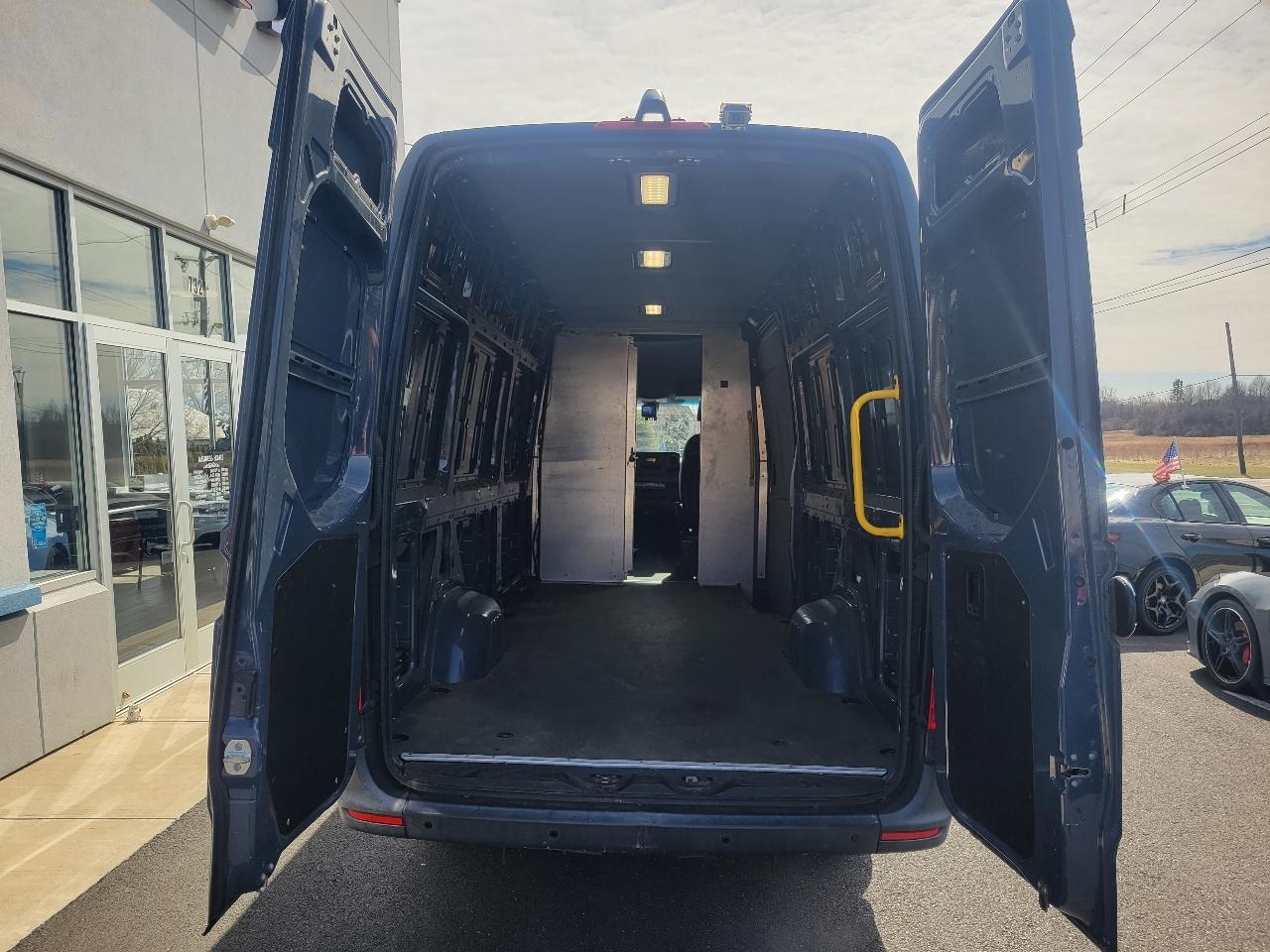 Mercedes-Benz Sprinter Van 2500 High Roof V6 170" RWD 2019