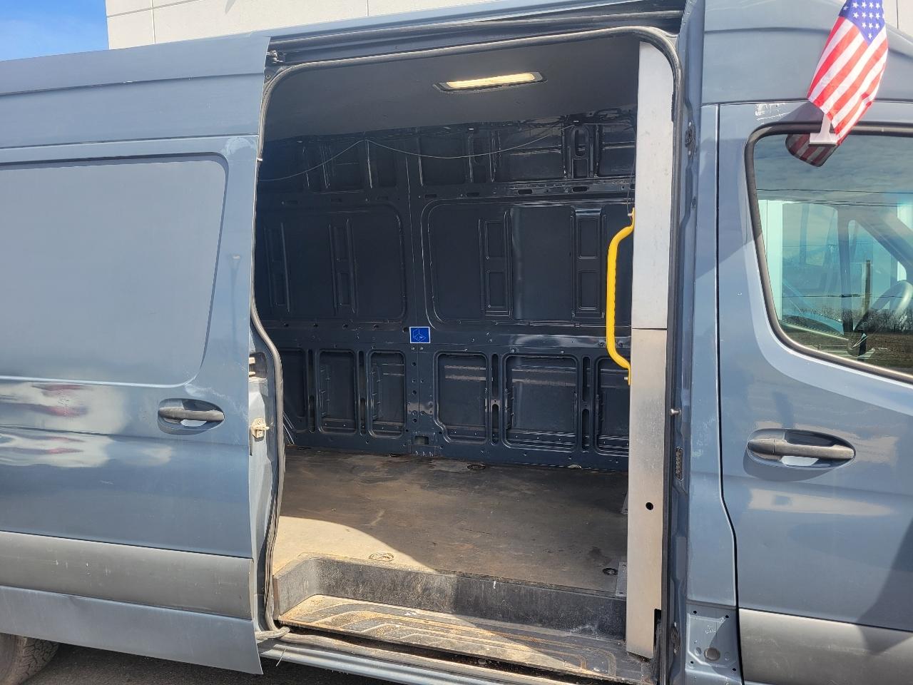 Mercedes-Benz Sprinter Van 2500 High Roof V6 170" RWD 2019