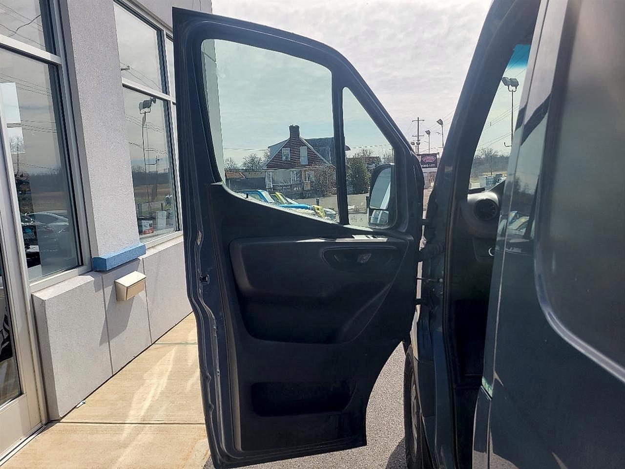 Mercedes-Benz Sprinter Van 2500 High Roof V6 170" RWD 2019