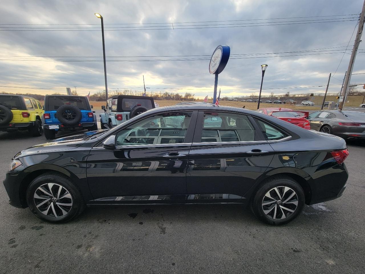 Volkswagen Jetta S Auto 2025