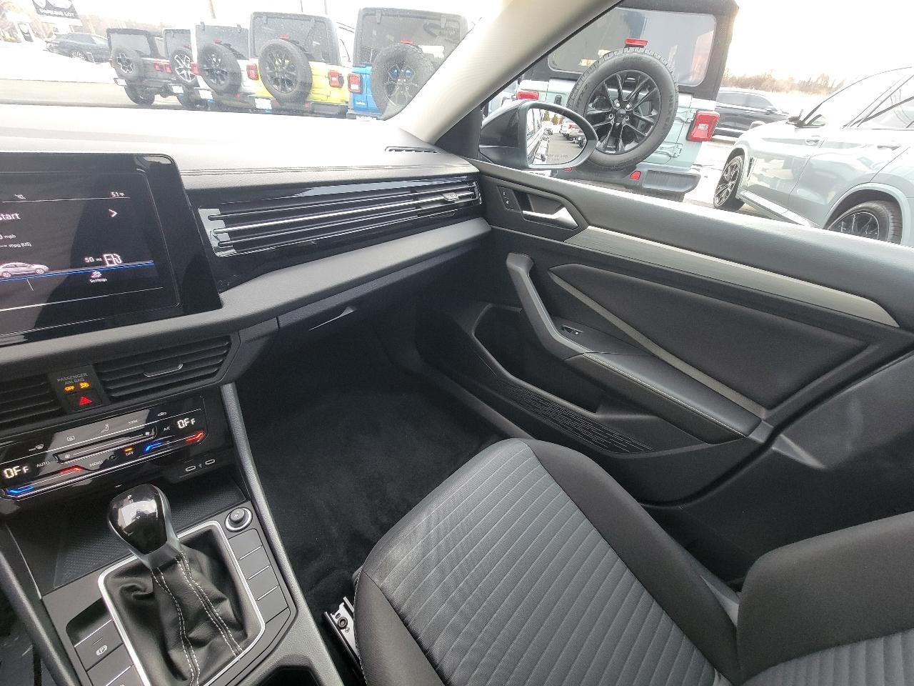 Volkswagen Jetta S Auto 2025