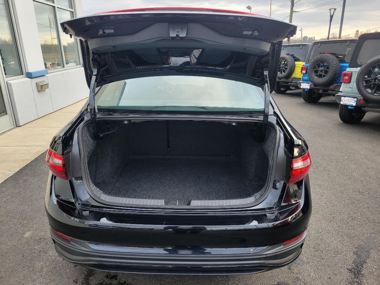 Volkswagen Jetta S Auto 2025