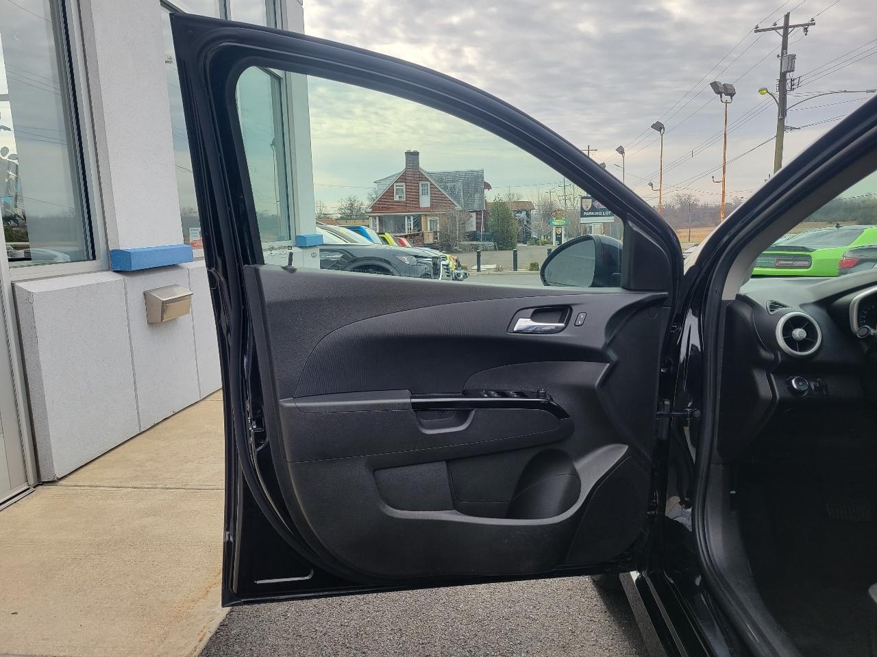 Chevrolet Sonic 5dr HB LT w/1SD 2020