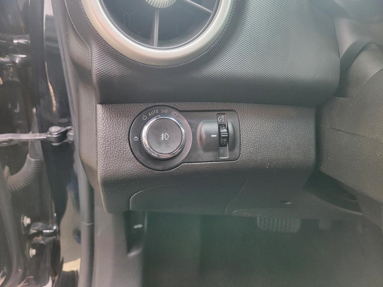 Chevrolet Sonic 5dr HB LT w/1SD 2020