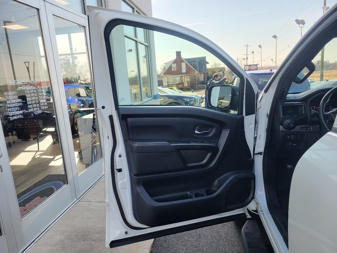 Nissan Titan 4x4 Crew Cab PRO-4X 2021