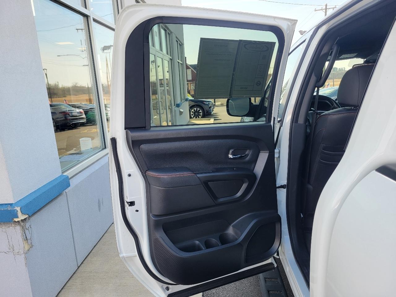 Nissan Titan 4x4 Crew Cab PRO-4X 2021