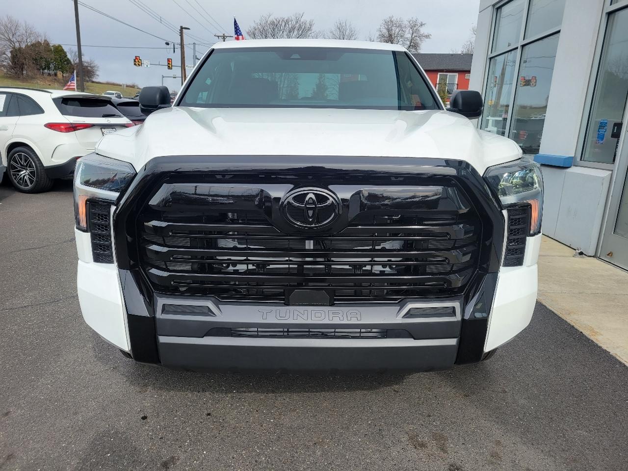 Toyota Tundra 2WD SR CrewMax 5.5' Bed (Natl) 2026