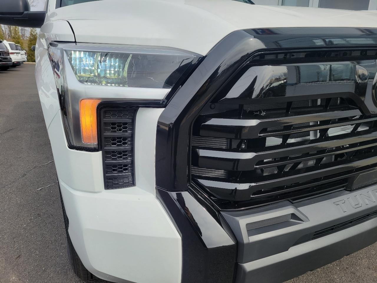 Toyota Tundra 2WD SR CrewMax 5.5' Bed (Natl) 2026