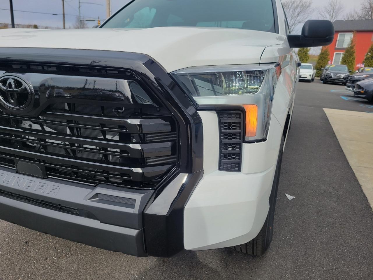 Toyota Tundra 2WD SR CrewMax 5.5' Bed (Natl) 2026