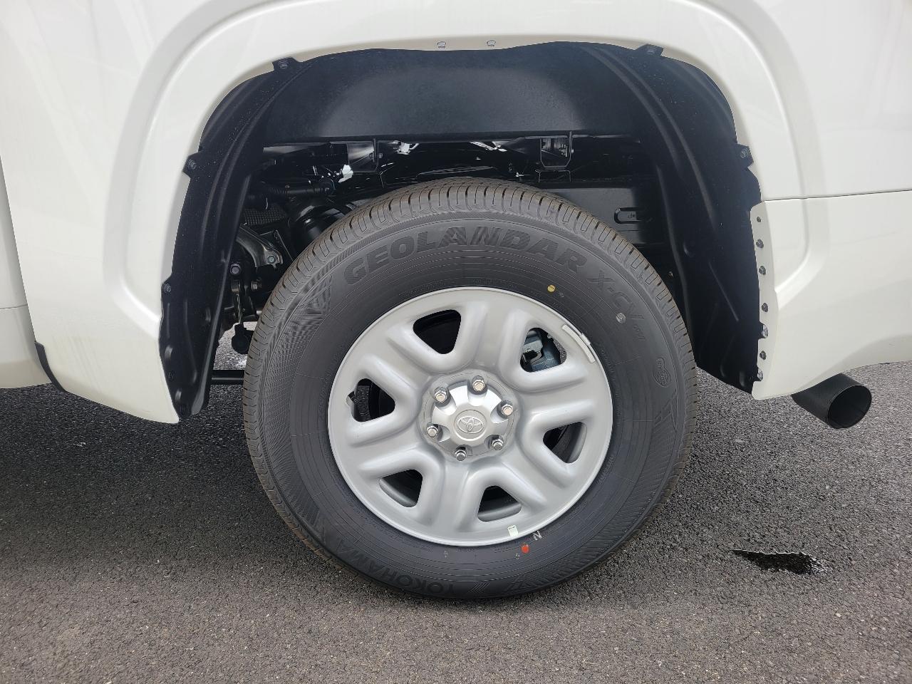 Toyota Tundra 2WD SR CrewMax 5.5' Bed (Natl) 2026