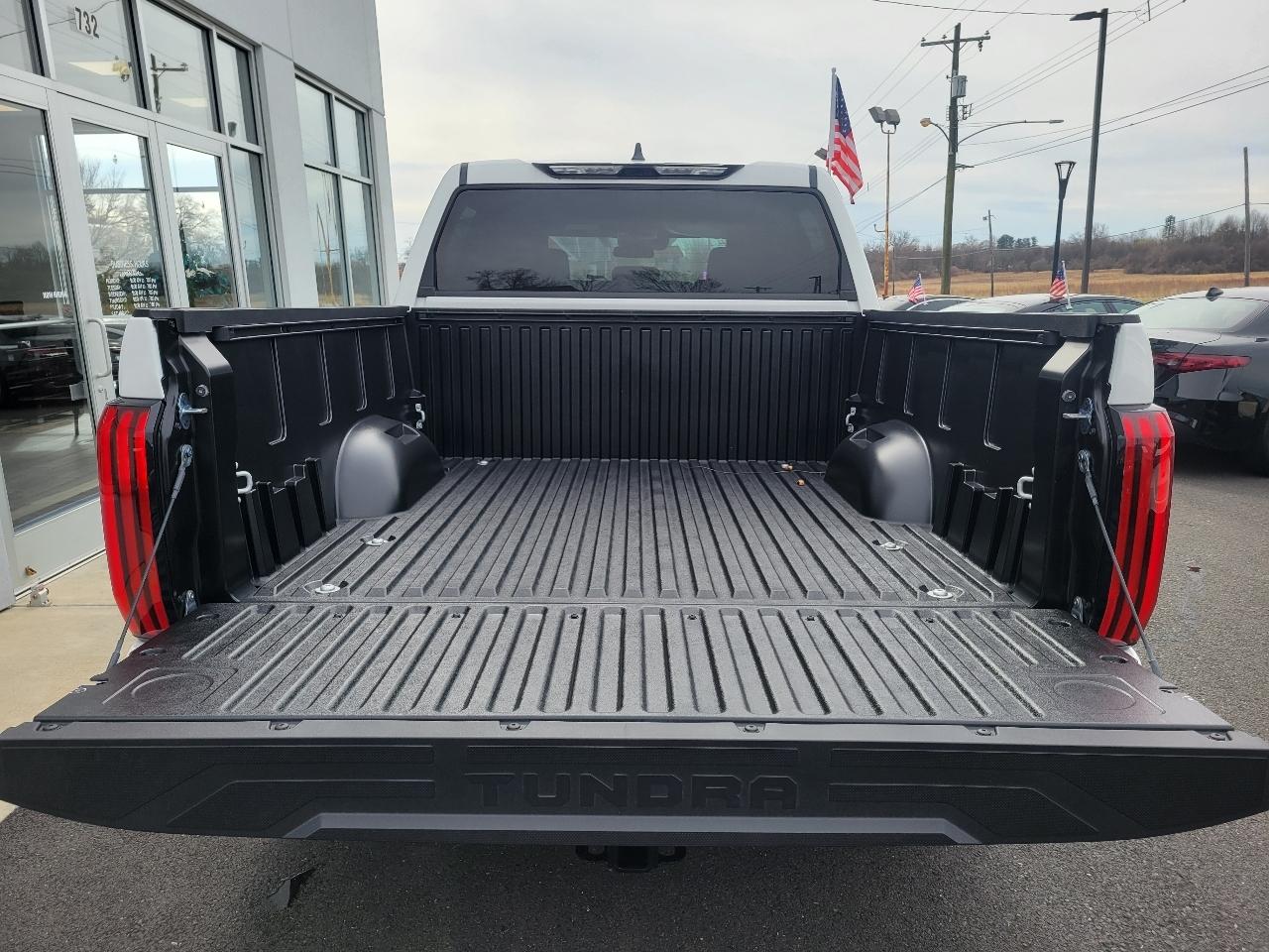 Toyota Tundra 2WD SR CrewMax 5.5' Bed (Natl) 2026