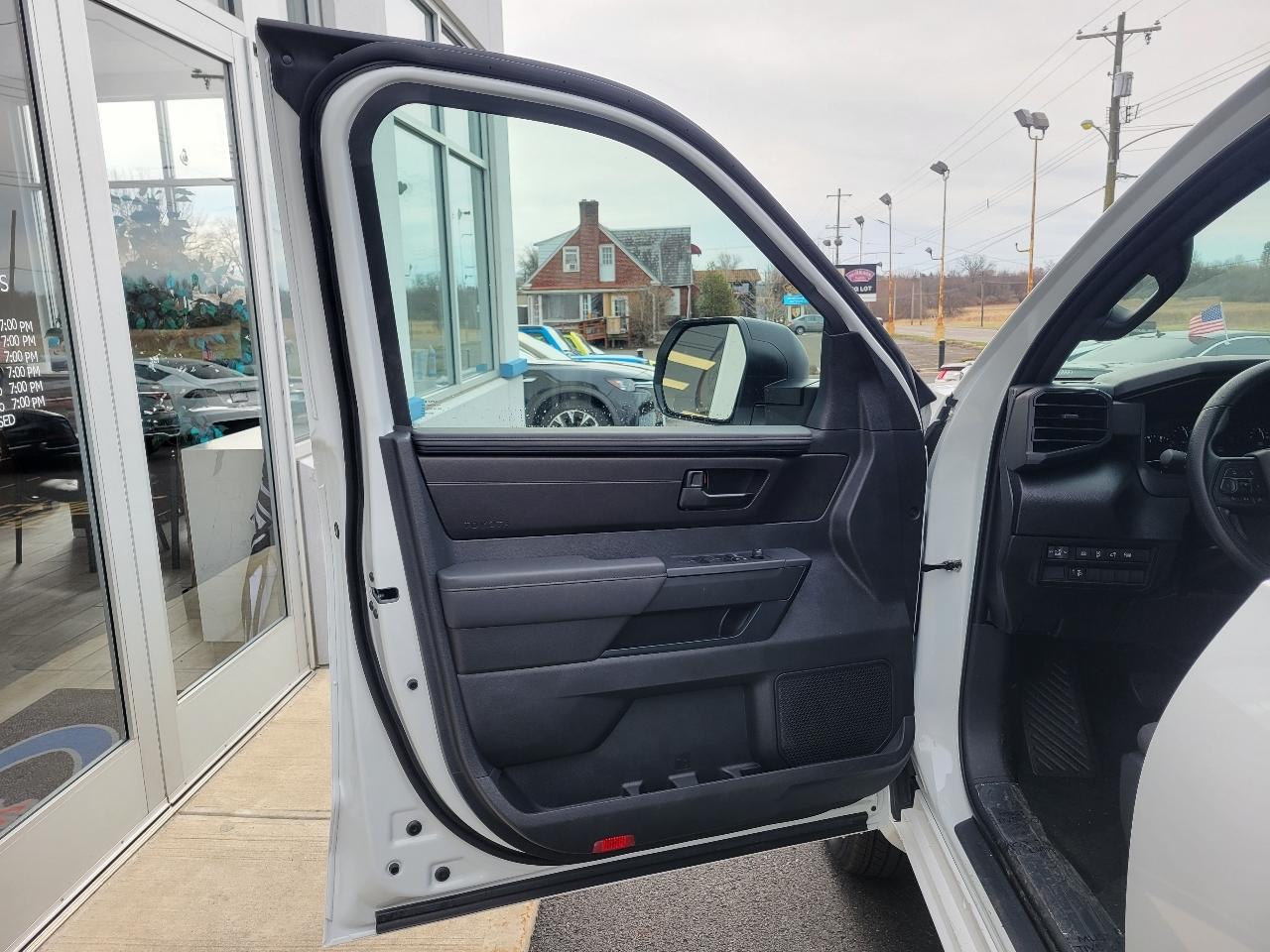 Toyota Tundra 2WD SR CrewMax 5.5' Bed (Natl) 2026