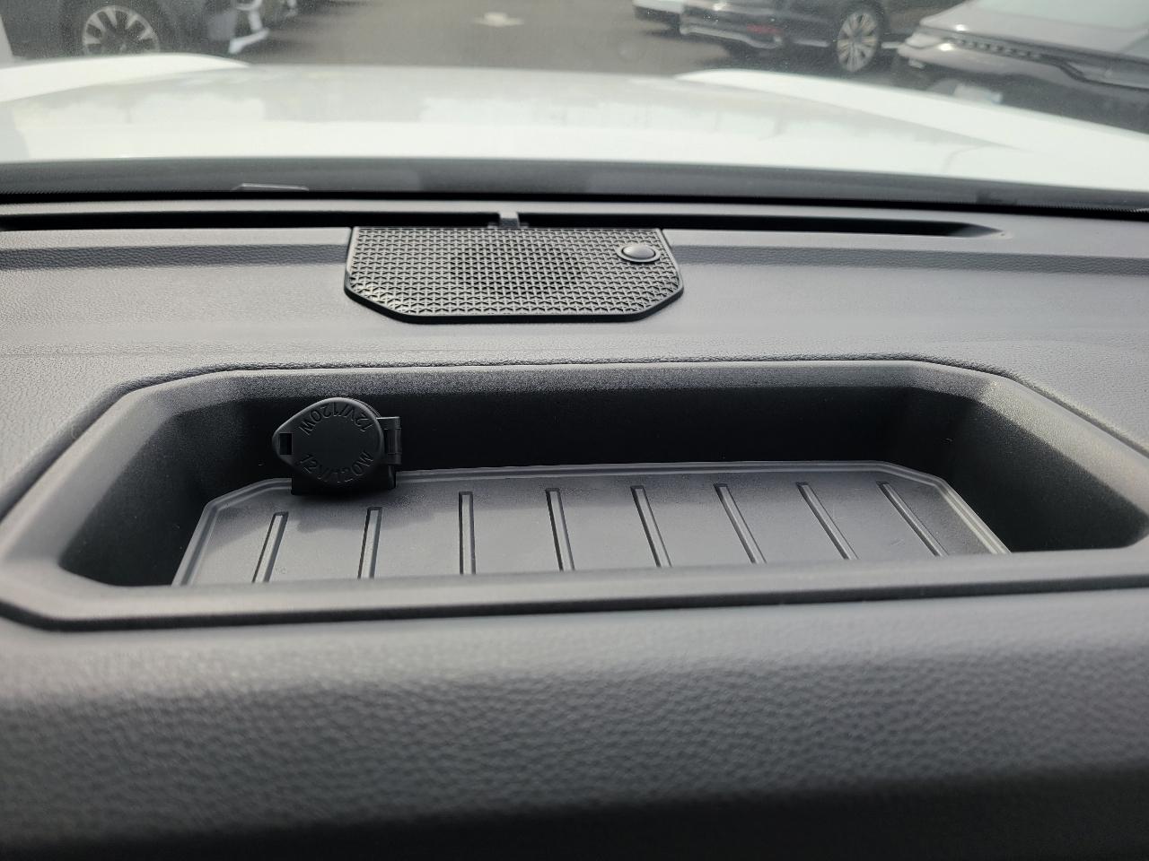 Toyota Tundra 2WD SR CrewMax 5.5' Bed (Natl) 2026