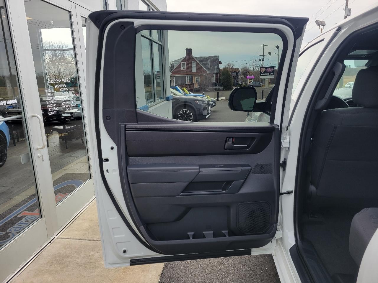 Toyota Tundra 2WD SR CrewMax 5.5' Bed (Natl) 2026