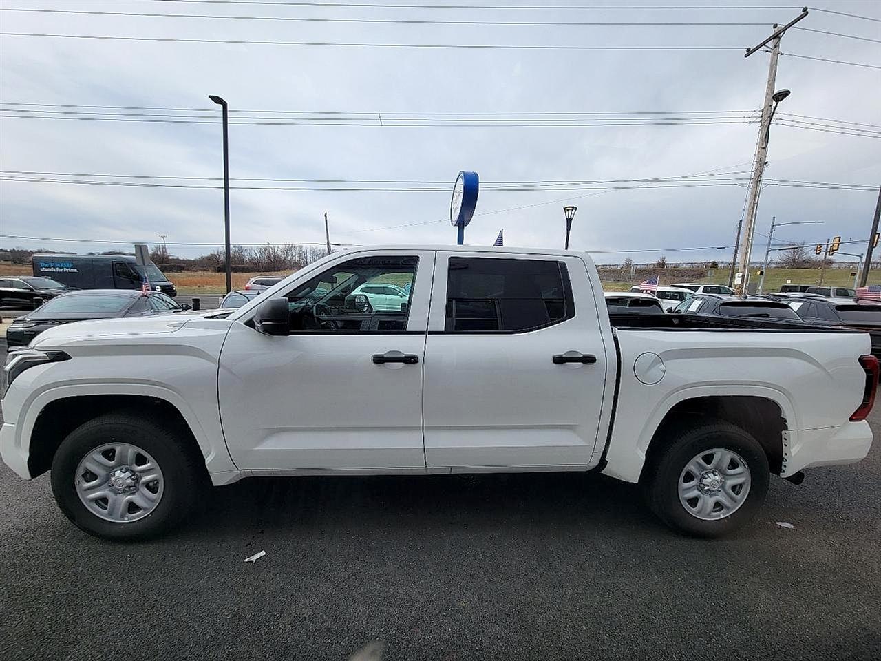 Toyota Tundra 2WD SR CrewMax 5.5' Bed (Natl) 2026