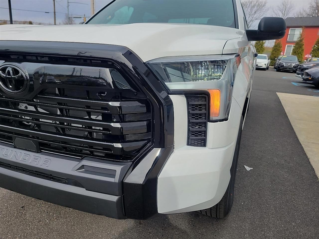 Toyota Tundra 2WD SR CrewMax 5.5' Bed (Natl) 2026