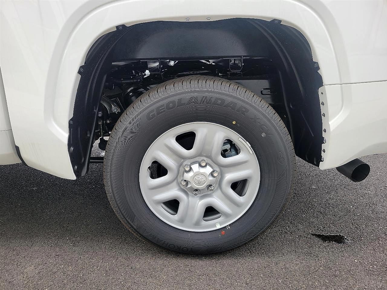 Toyota Tundra 2WD SR CrewMax 5.5' Bed (Natl) 2026