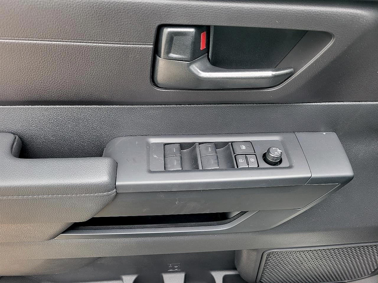 Toyota Tundra 2WD SR CrewMax 5.5' Bed (Natl) 2026