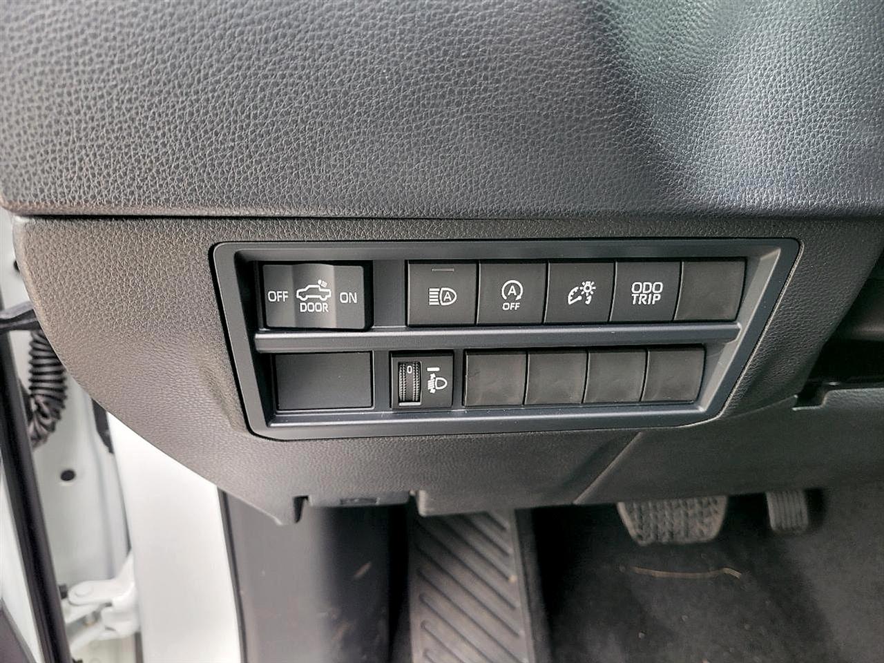 Toyota Tundra 2WD SR CrewMax 5.5' Bed (Natl) 2026
