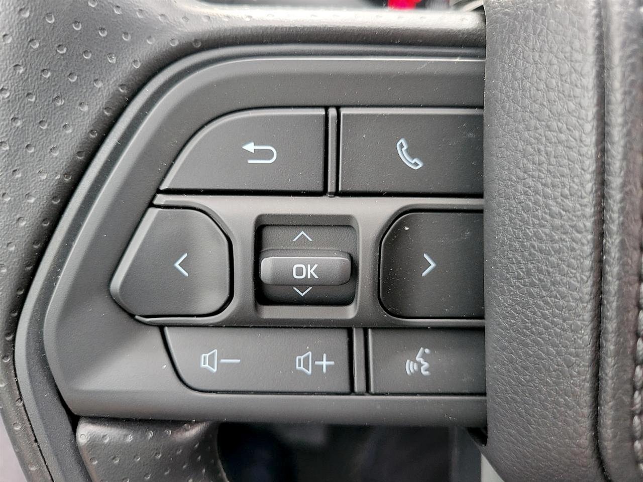 Toyota Tundra 2WD SR CrewMax 5.5' Bed (Natl) 2026