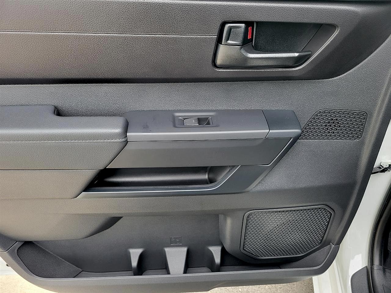 Toyota Tundra 2WD SR CrewMax 5.5' Bed (Natl) 2026