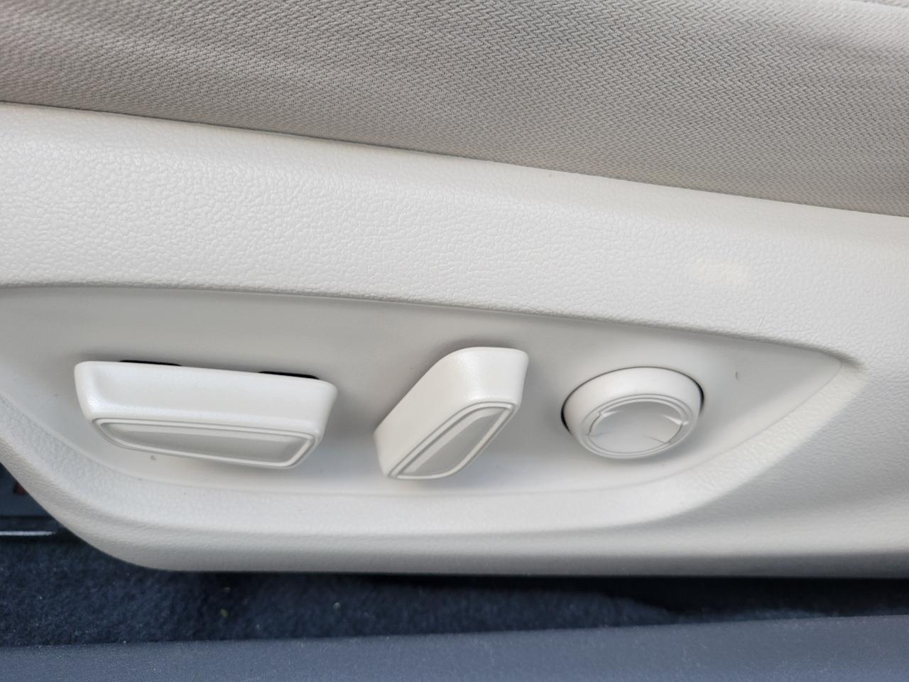 Toyota Camry LE Auto (Natl) 2023