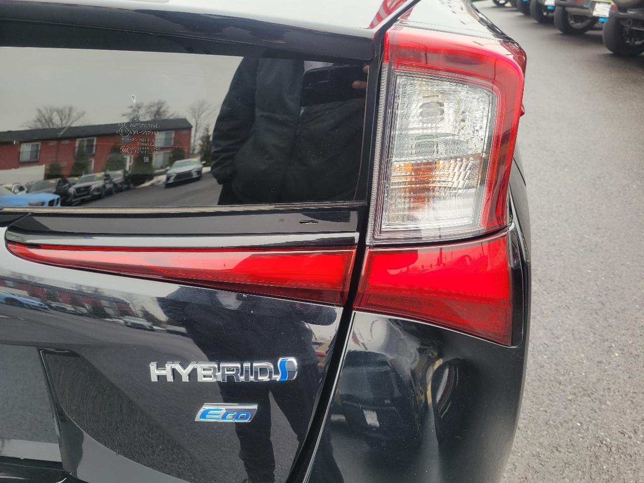 Toyota Prius L Eco (Natl) 2021