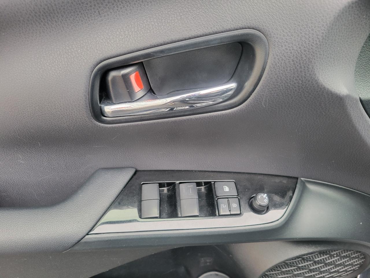 Toyota Prius L Eco (Natl) 2021