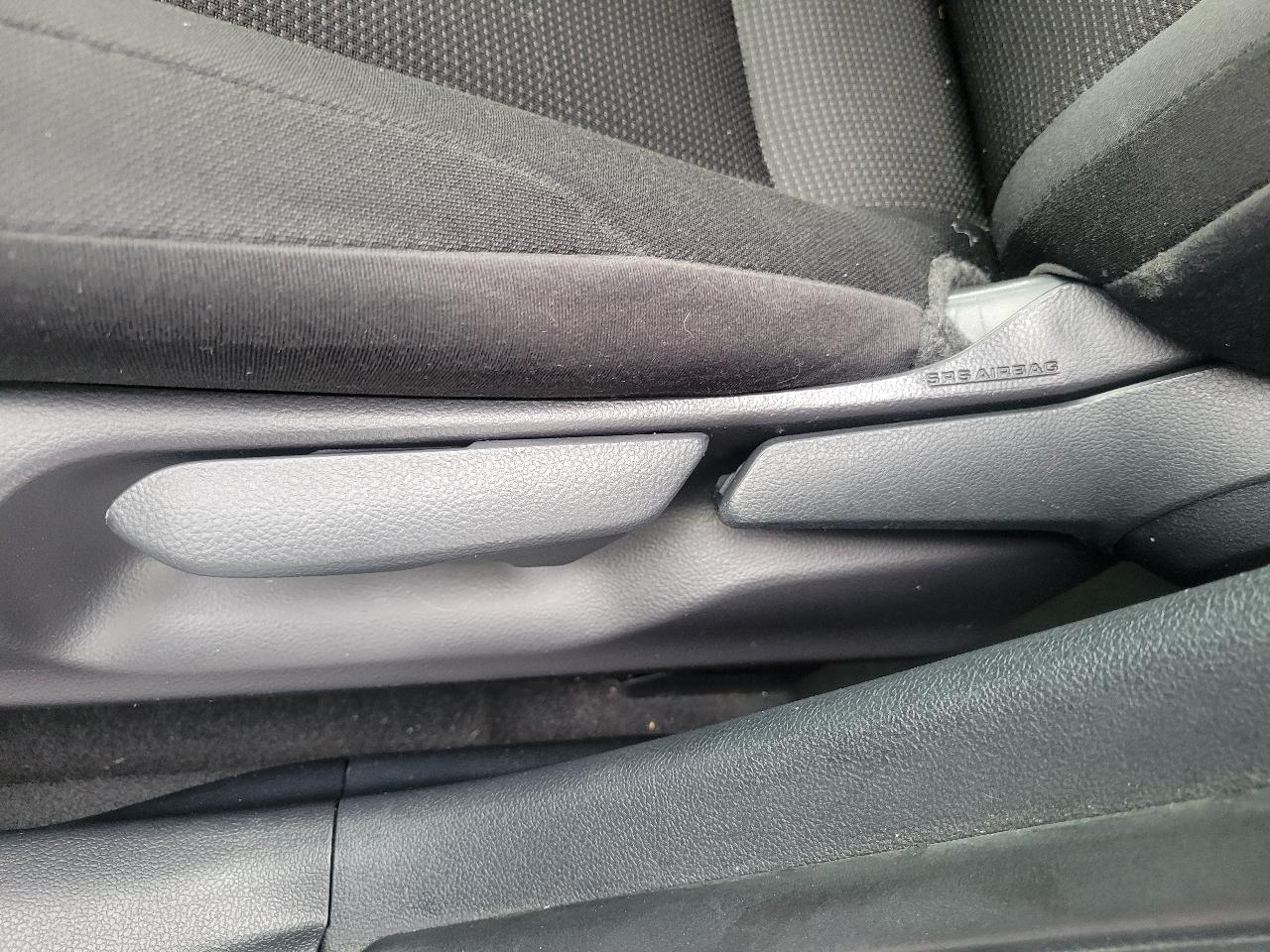 Toyota Prius L Eco (Natl) 2021