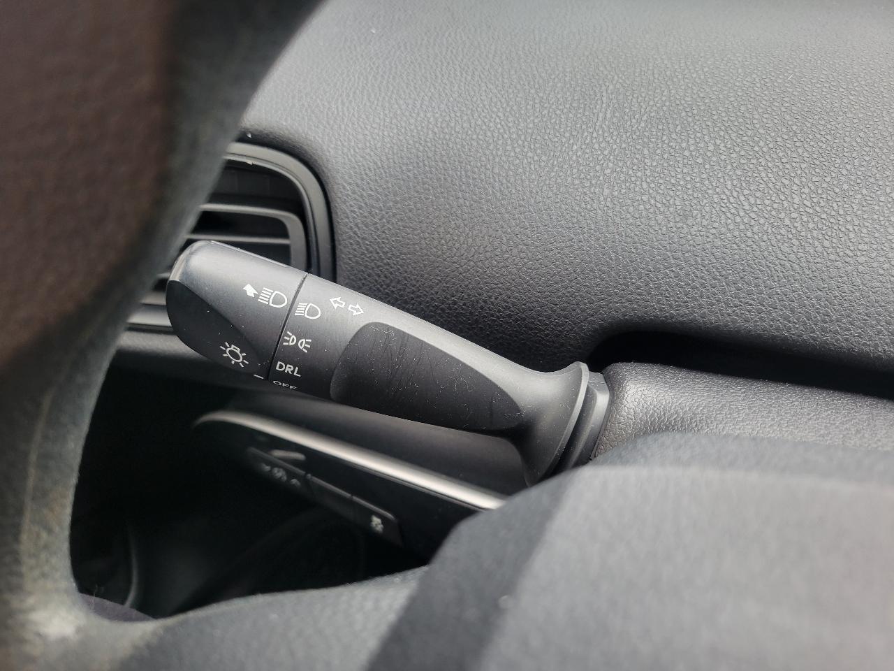 Toyota Prius L Eco (Natl) 2021