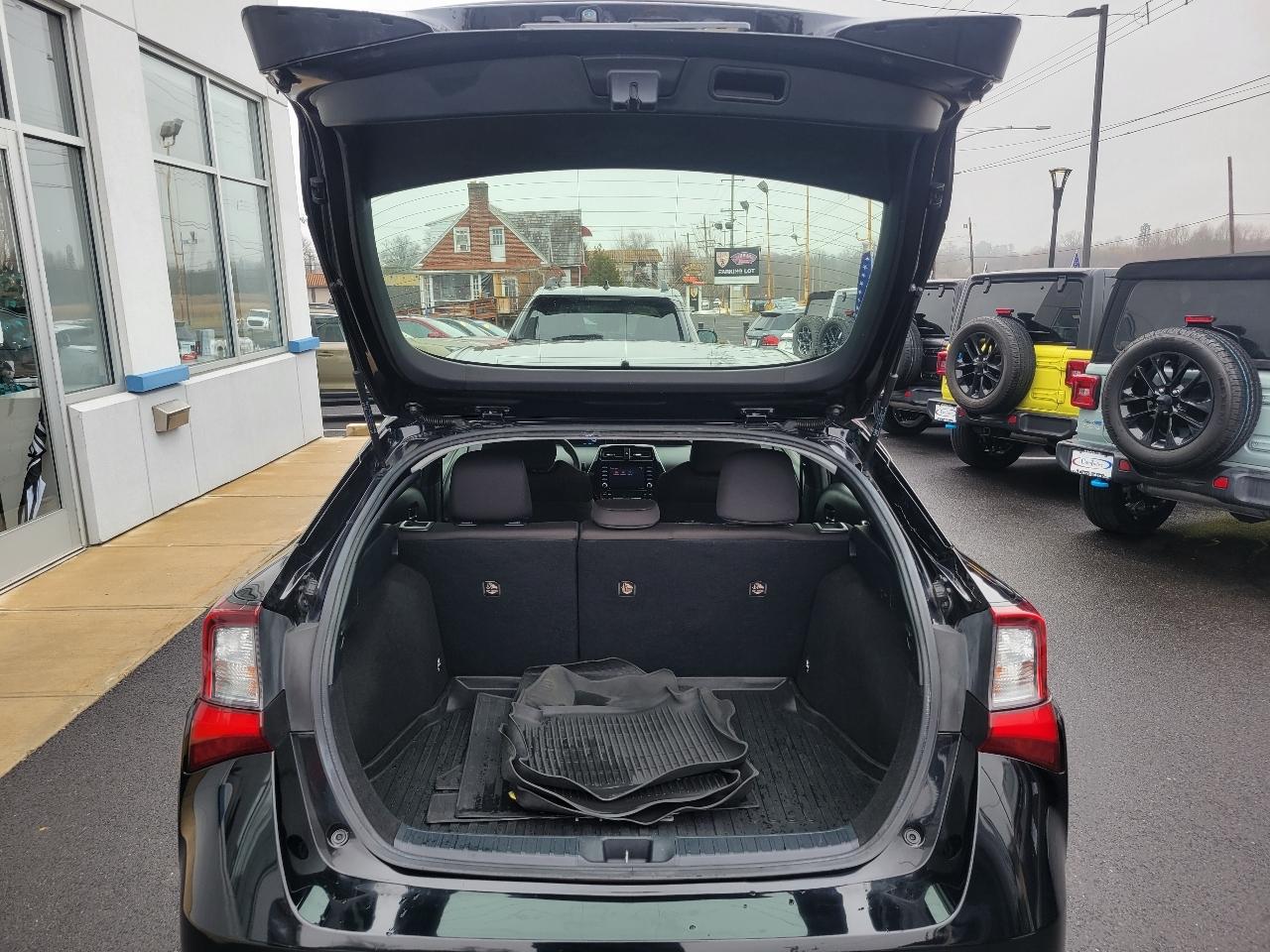 Toyota Prius L Eco (Natl) 2021