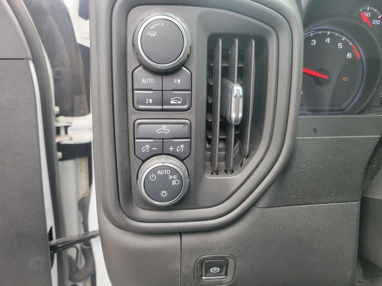 Chevrolet Silverado 1500 4WD Crew Cab 147" Custom 2021