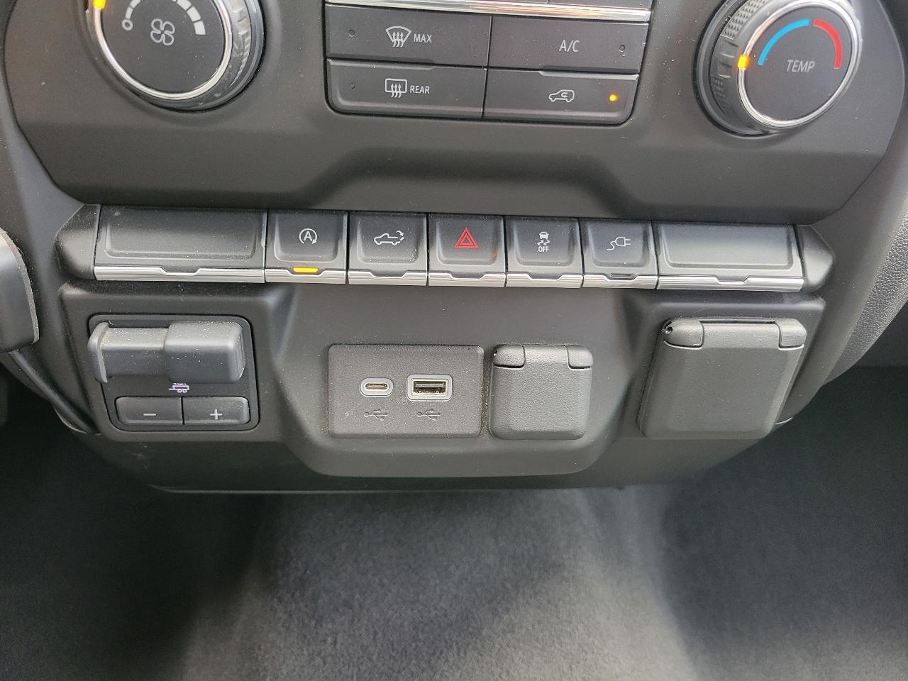 Chevrolet Silverado 1500 4WD Crew Cab 147" Custom 2021